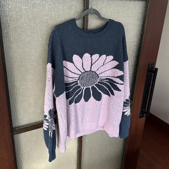 Free People In bloom sweater size small. New without tags. Sold out. - Picture 3 of 7
